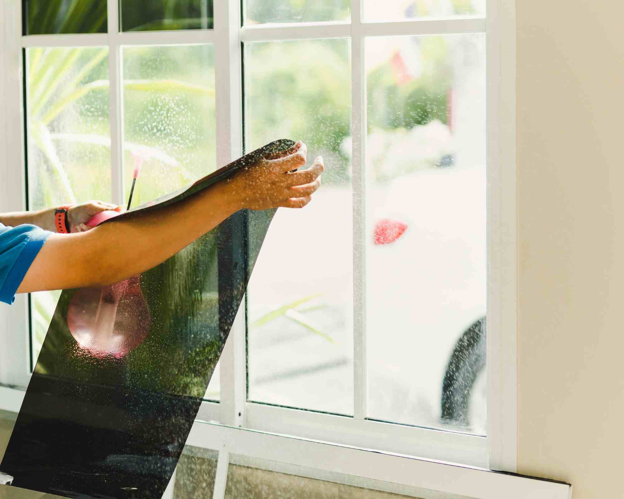 pose de film adhésif isolant pour vitrage sunshield anti uv
