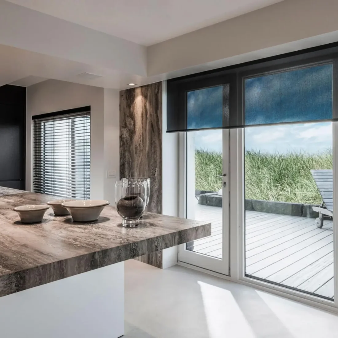Store intérieur sur mesure anti chaleur villa contemporaine