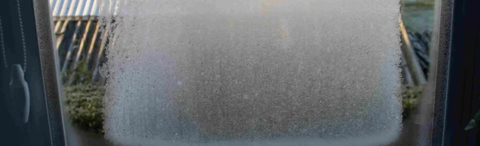 Fenêtre avec buée et condensation sur la face intérieur - Solution film anti buée